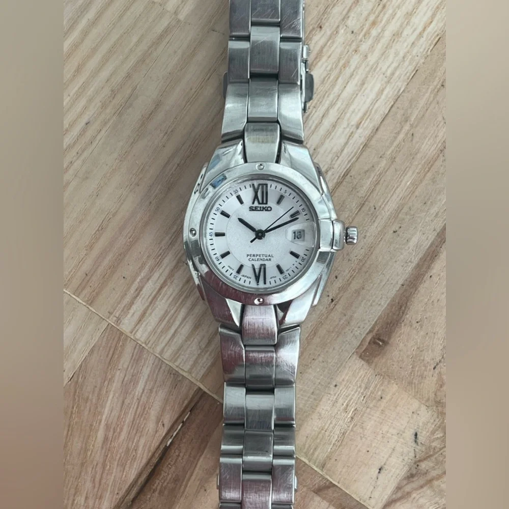 Seiko Perpetual Calendar Rare Ladies Watch White Dial Stainless Bracelet Date